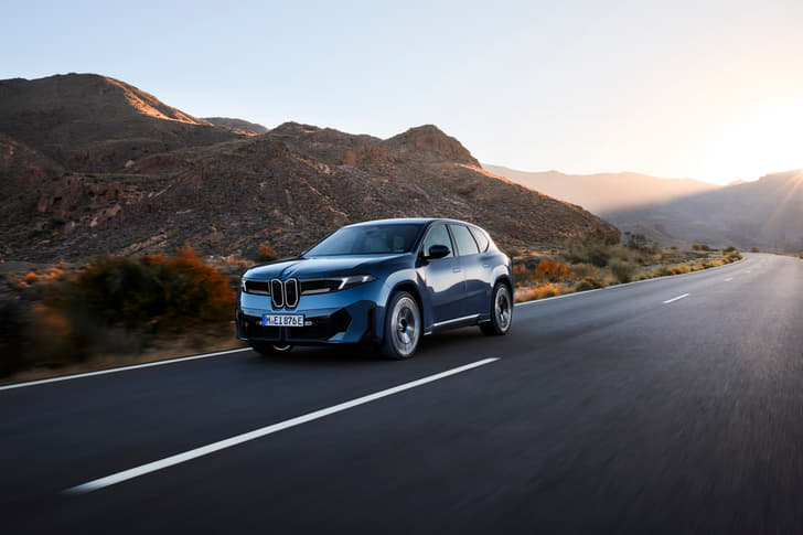 BMW iX3 photo