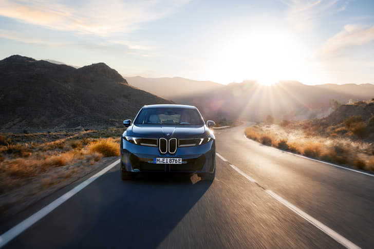BMW iX3 photo
