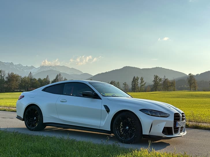 BMW M4 Coupe photo