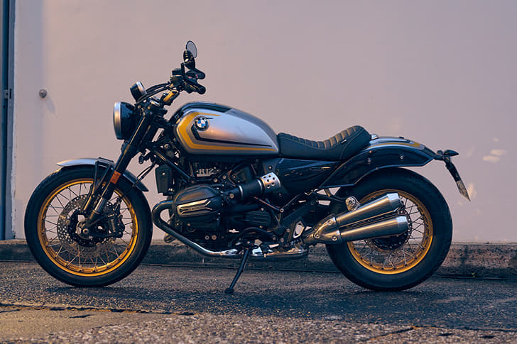 BMW R 12 photo