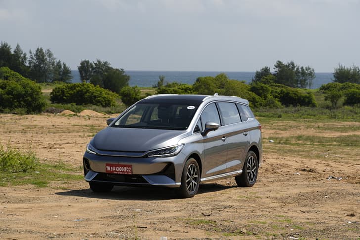 BYD eMax 7 photo