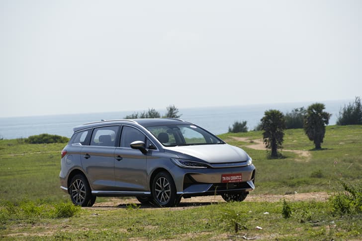 BYD eMax 7 photo