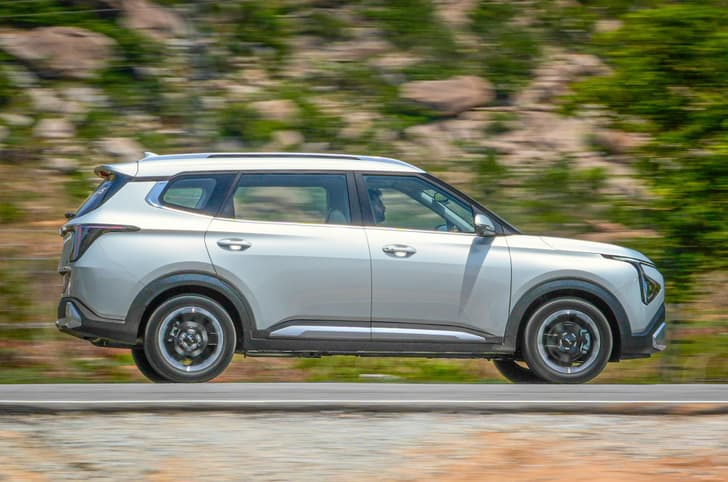 Kia Carens Clavis photo
