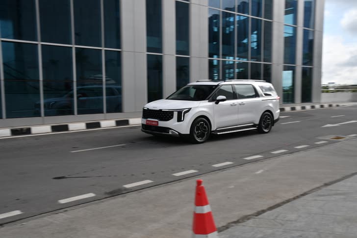 Kia Carnival photo