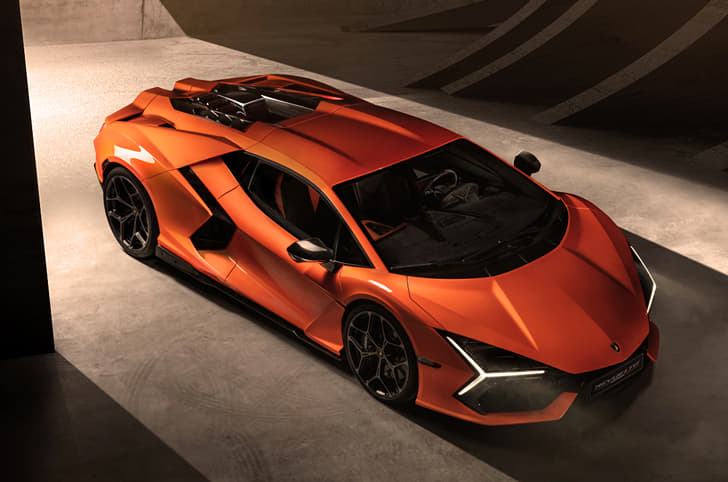 Lamborghini Revuelto photo