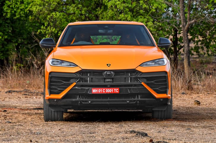 Lamborghini Urus photo