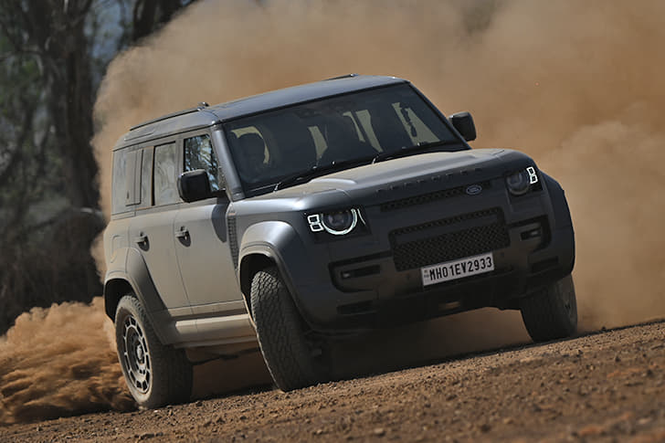 Land Rover Defender photo