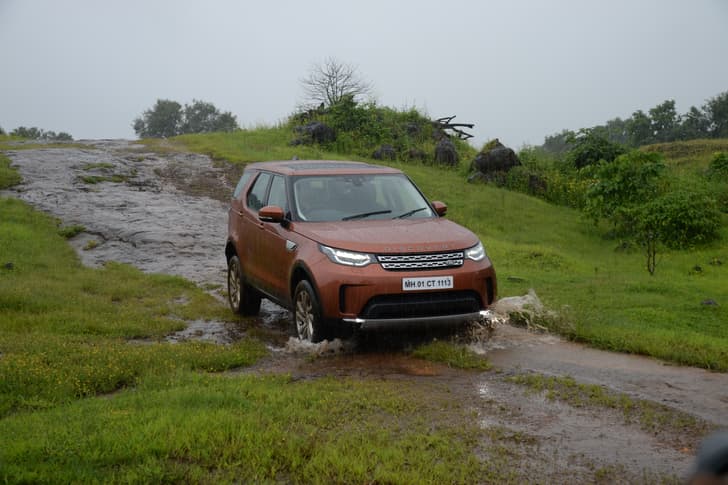 Land Rover Discovery photo