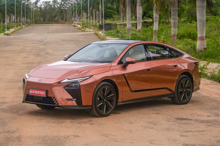 Lexus ES Electric photo