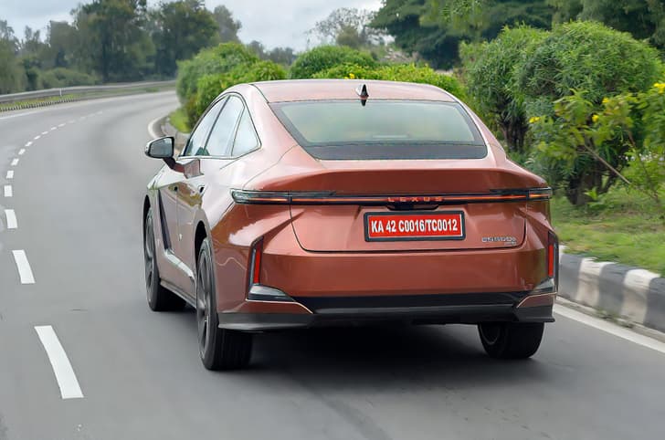 Lexus ES Electric photo