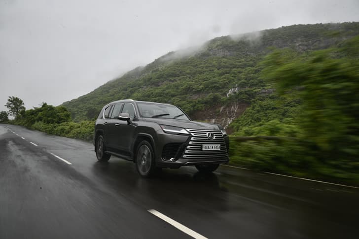 Lexus LX photo