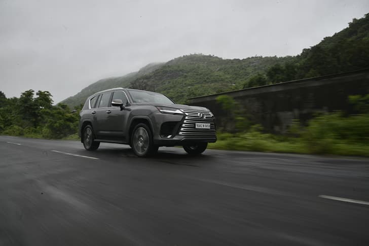 Lexus LX photo