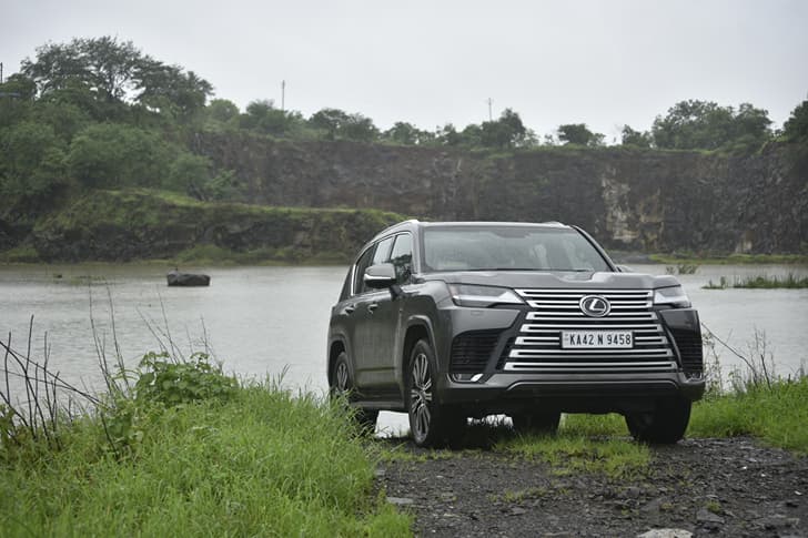 Lexus LX photo