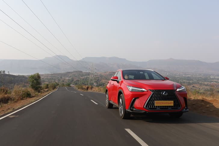 Lexus NX photo