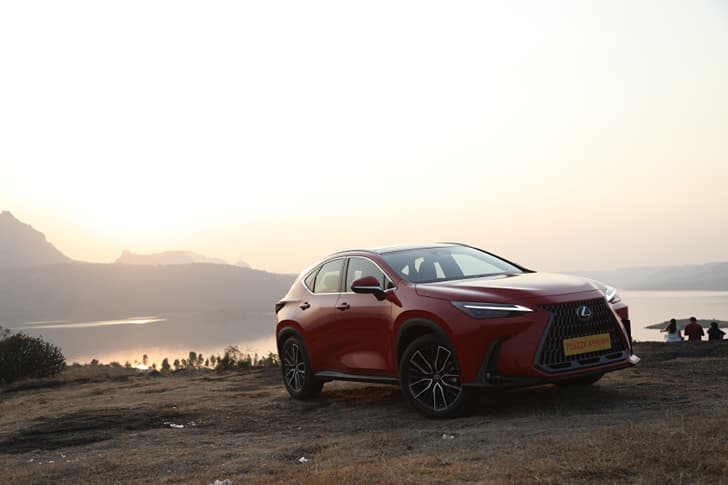 Lexus NX photo