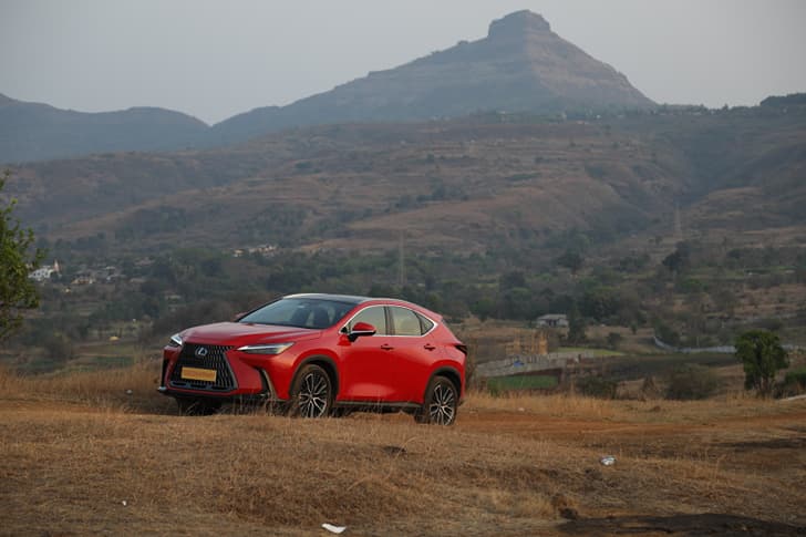 Lexus NX photo