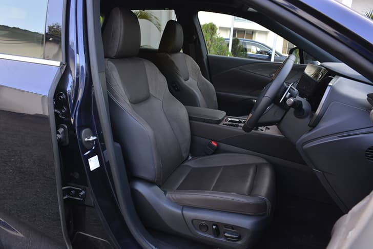 Lexus RX photo