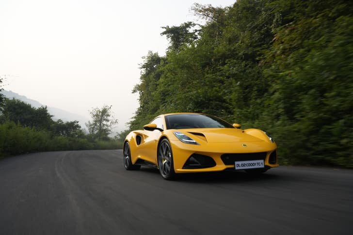 Lotus Emira photo