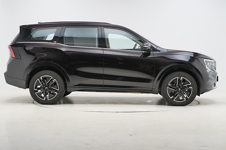 Mahindra XUV 7XO photo
