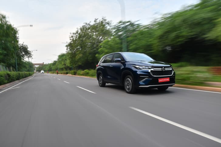 Maruti Suzuki Invicto photo