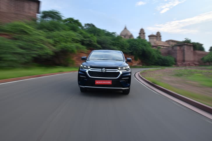 Maruti Suzuki Invicto photo