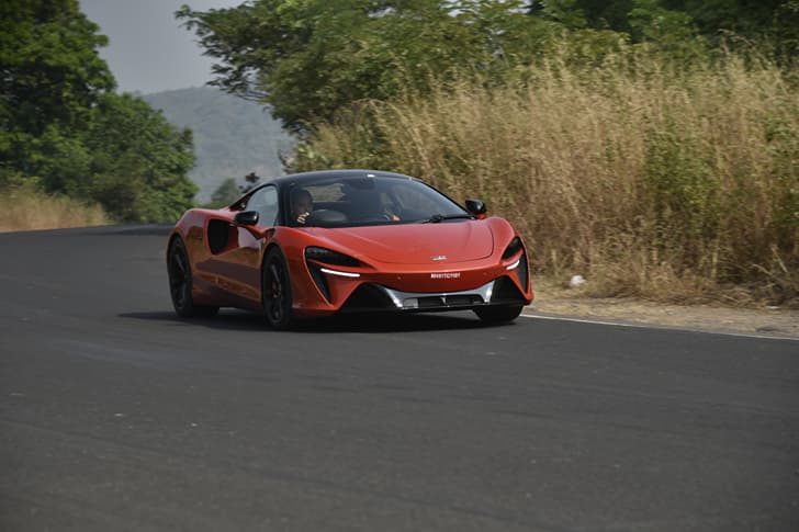 Mclaren Artura photo