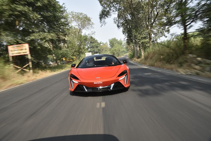 Mclaren Artura photo