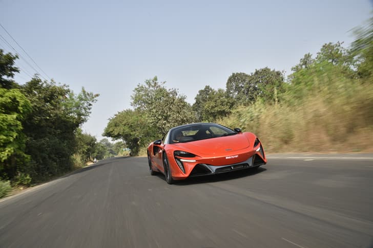 Mclaren Artura photo