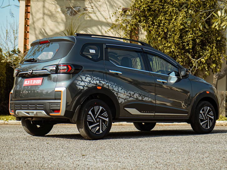 Nissan Gravite photo
