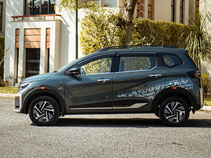 Nissan Gravite photo