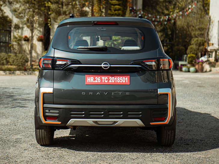 Nissan Gravite photo