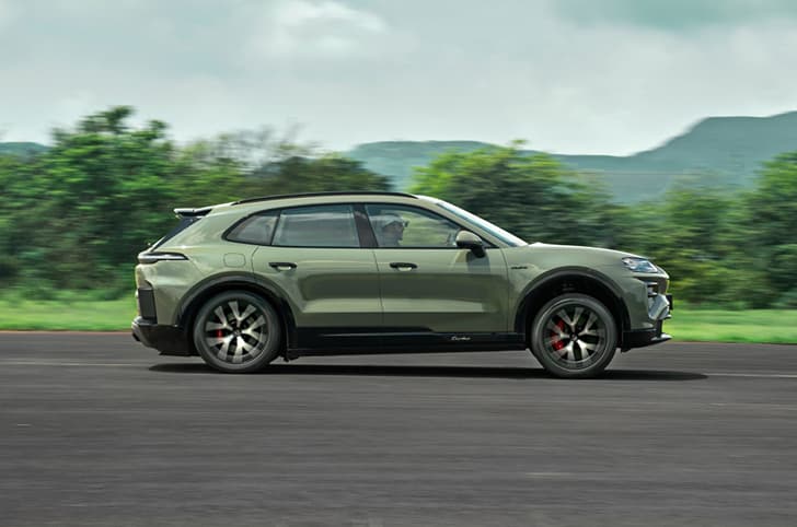 Porsche Cayenne Electric photo