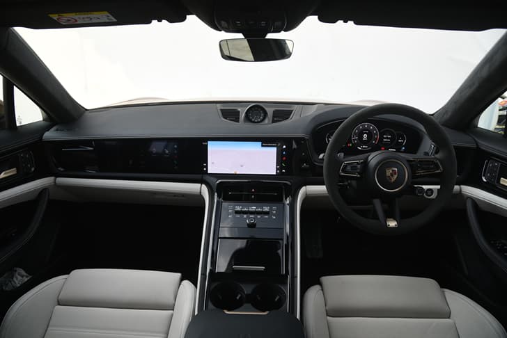 Porsche Panamera photo