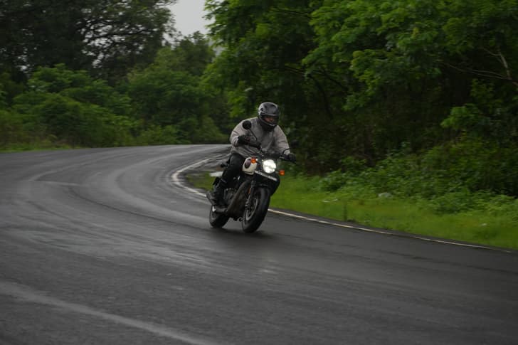 Royal Enfield Hunter 350 photo