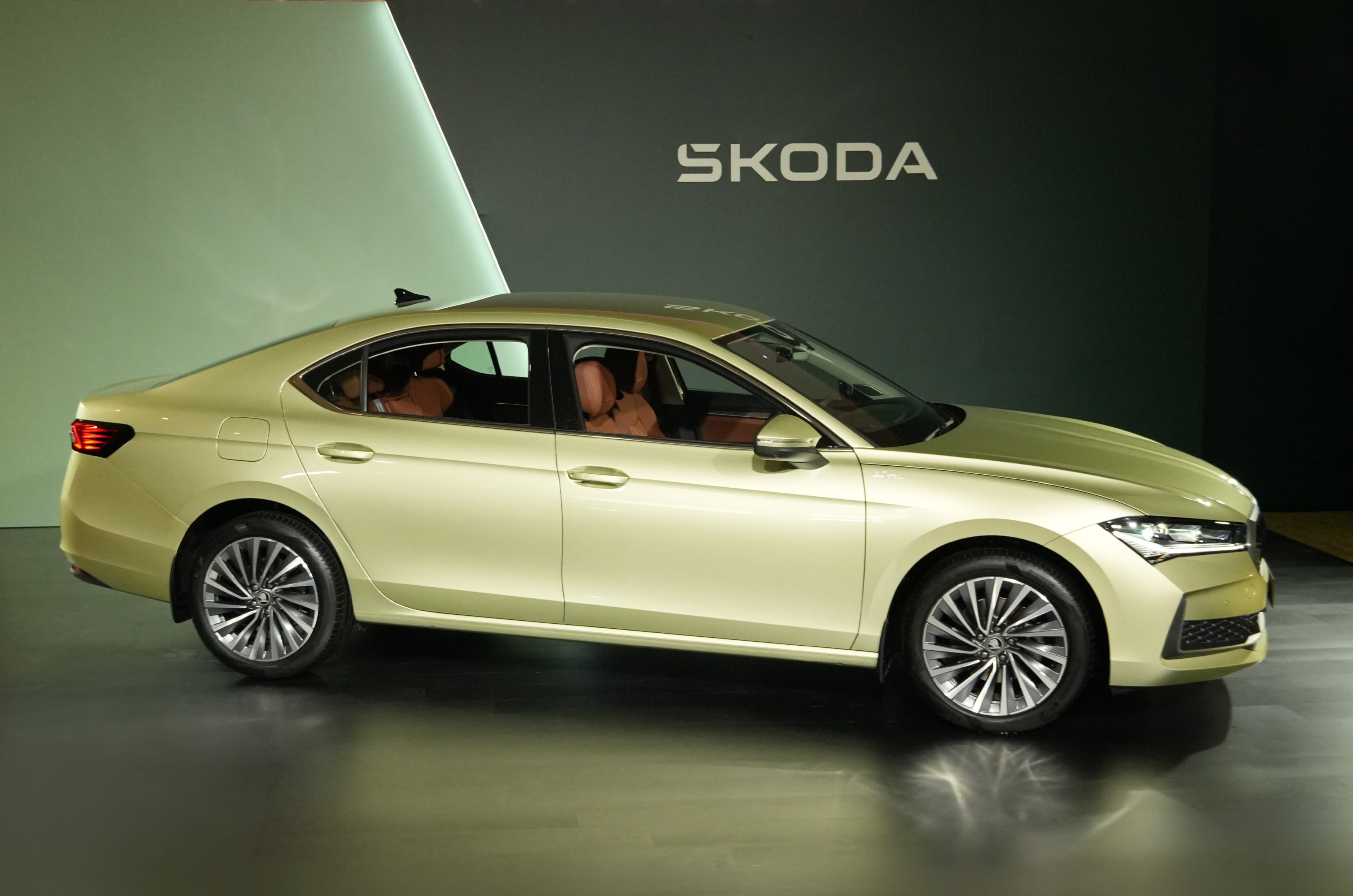 Skoda Superb photo