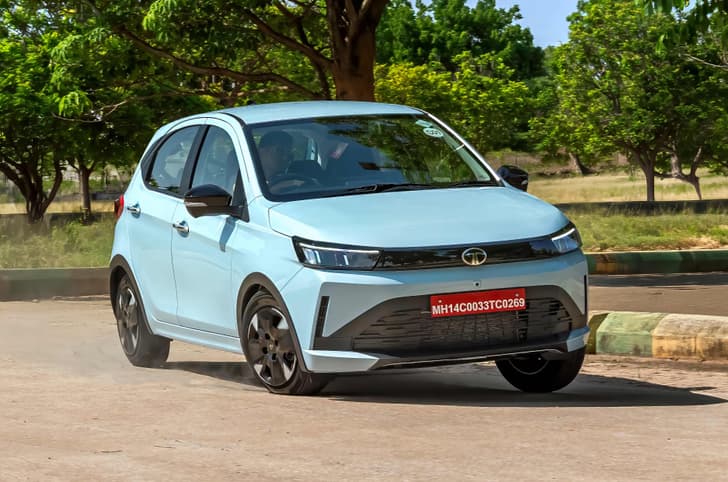 Tata Tiago photo