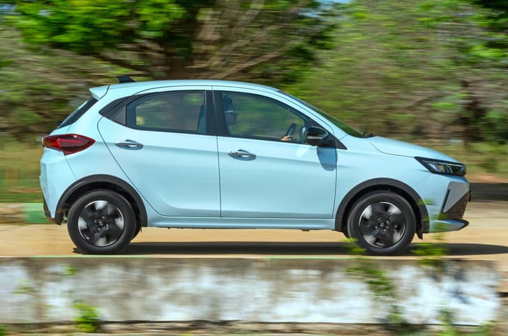 Tata Tiago photo