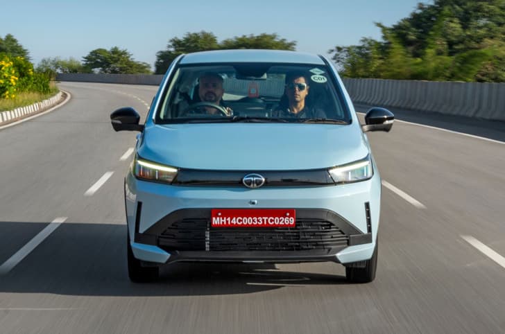 Tata Tiago photo