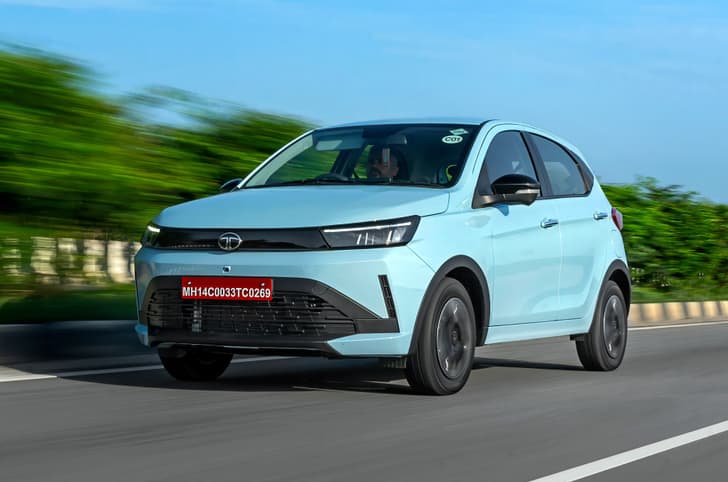 Tata Tiago photo