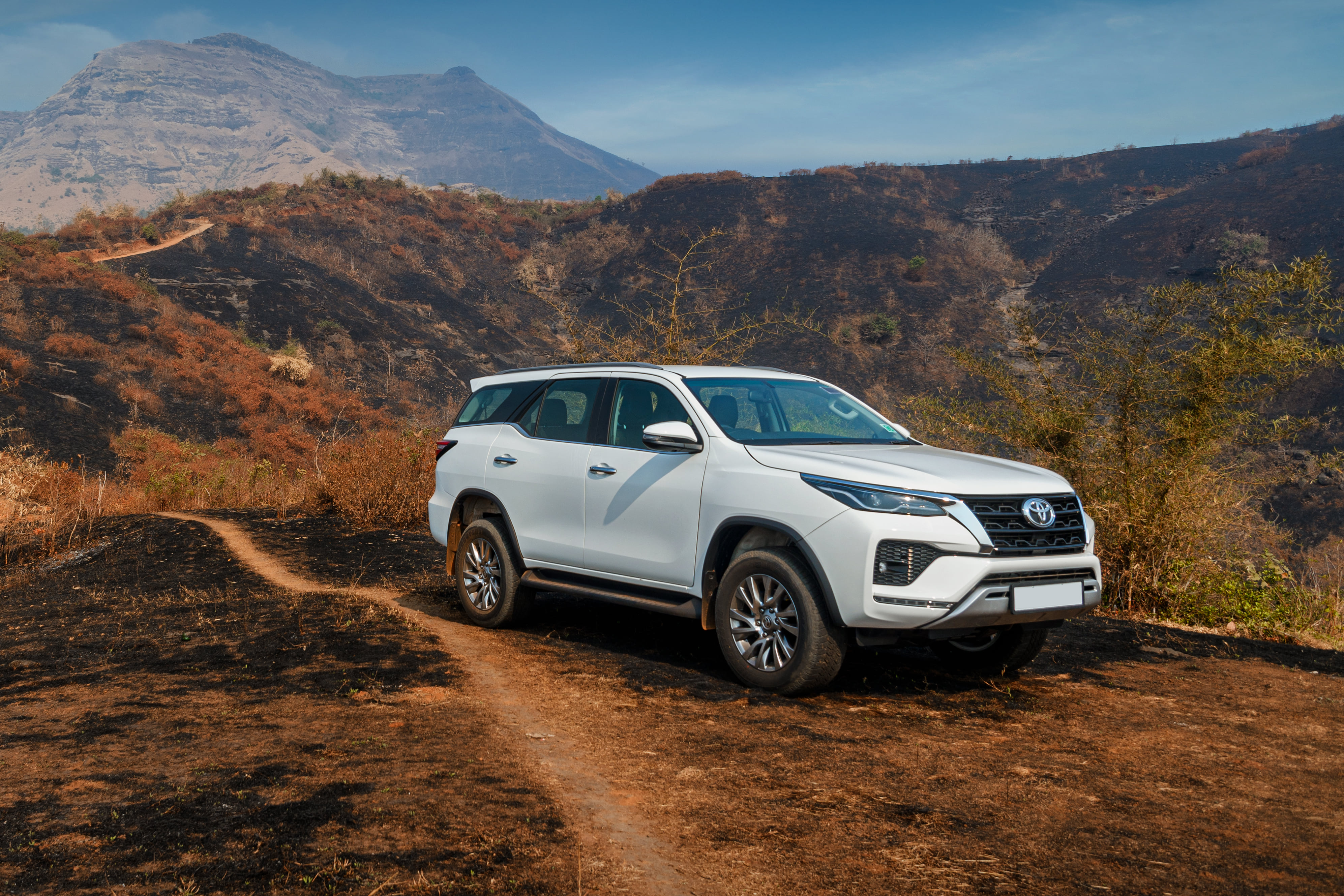 Toyota Fortuner photo