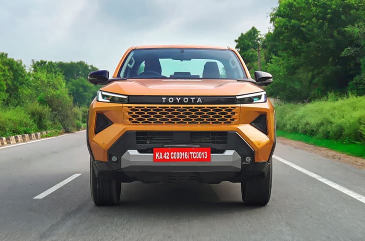 Toyota Hilux photo