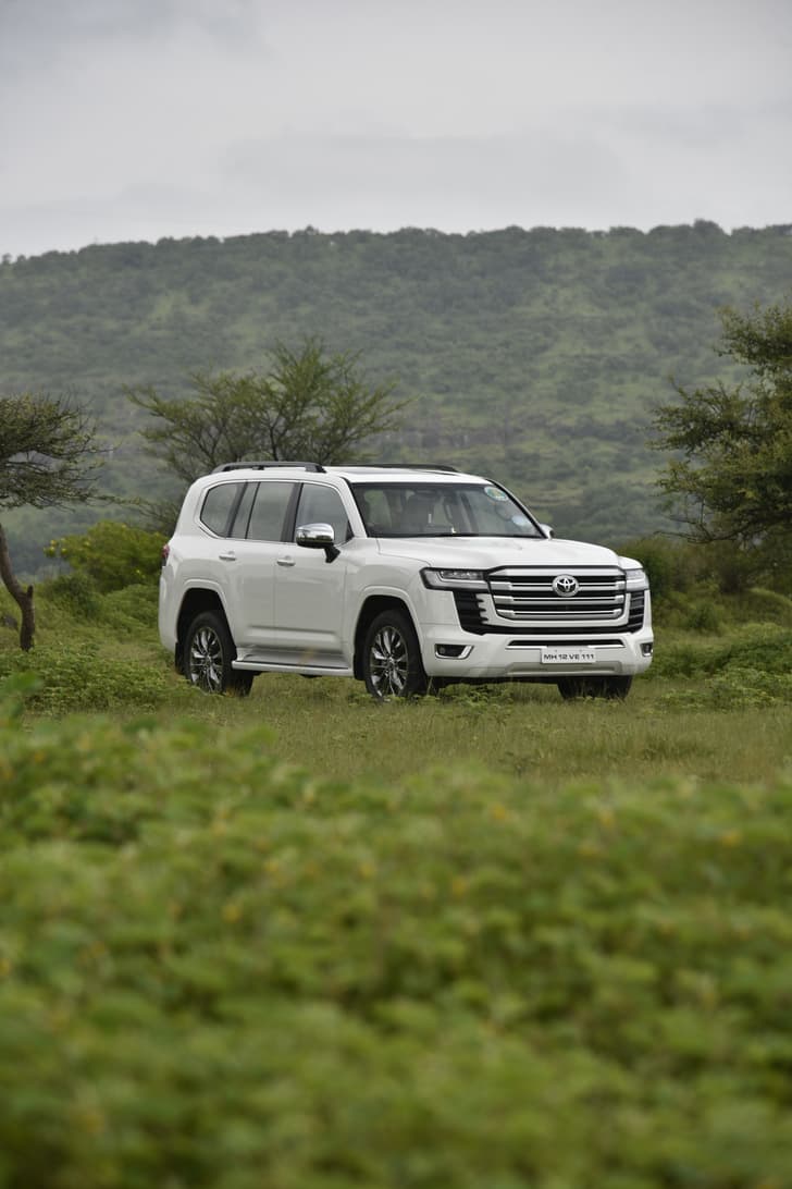 Toyota Land Cruiser photo