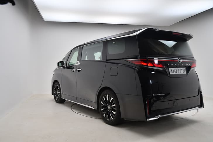 Toyota Vellfire photo