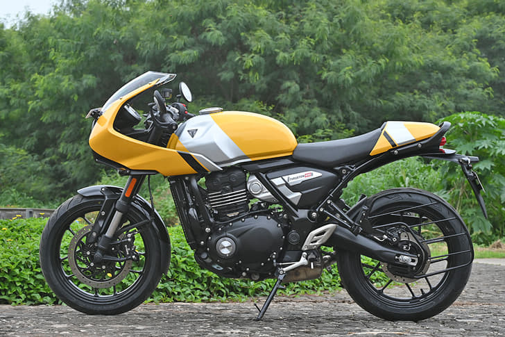 Triumph Thruxton 400 photo