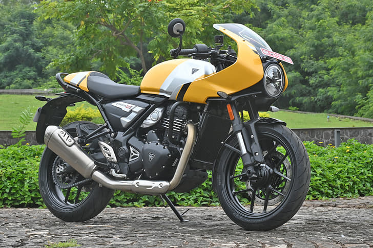 Triumph Thruxton 400 photo