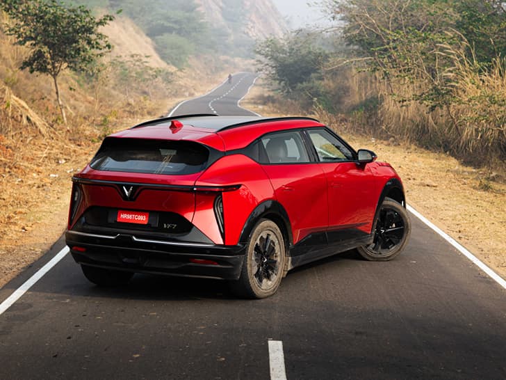 Vinfast VF7 photo