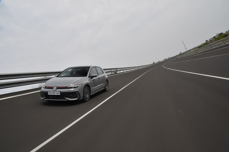 Volkswagen Golf photo