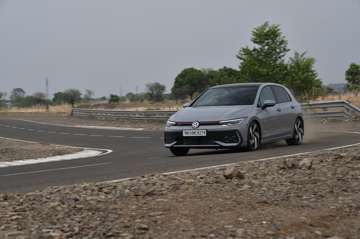 Volkswagen Golf photo