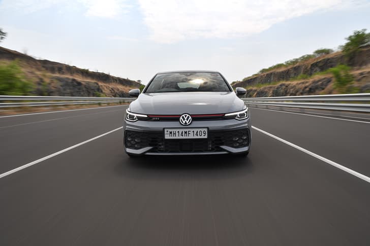 Volkswagen Golf photo