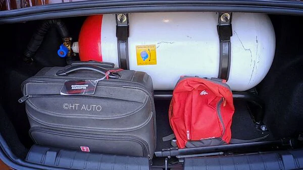 CNG kit works in unison with the petrol engine.